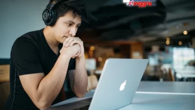 Jika Kamu masih merasa belum mendapatkan peningkatan yang signifikan dari usahamu untuk menjadi mahir berbahasa Inggris, mungkin metode pembelajaran yang sedang Kamu lakukan saat ini kurang sesuai dengan cara atau gaya belajarmu. Setiap orang memang memiliki preferensi metode pembelajaran bahasa Inggris yang berbeda-beda, tergantung pada kebutuhan dan preferensi pribadi masing-masing. Namun, berdasarkan pengalaman dan survei yang telah dilakukan. Berikut adalah beberapa metode pembelajaran bahasa Inggris yang umum digunakan:
