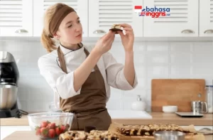 Diibaratkan dengan seseorang yang membuat kue yang harus menggunakan resepnya secara berurutan untuk mendapatkan rasa atau kenikmatan yang pas, begitu juga dengan belajar bahasa Inggris yang akan memiliki hasil optimal apabila dilakukan secara bertahap sesuai dengan kebutuhan dan target belajar. Berikut ini adalah urutan materi kelas bahasa Inggris yang umumnya dipelajari dari tingkat pemula hingga mahir: