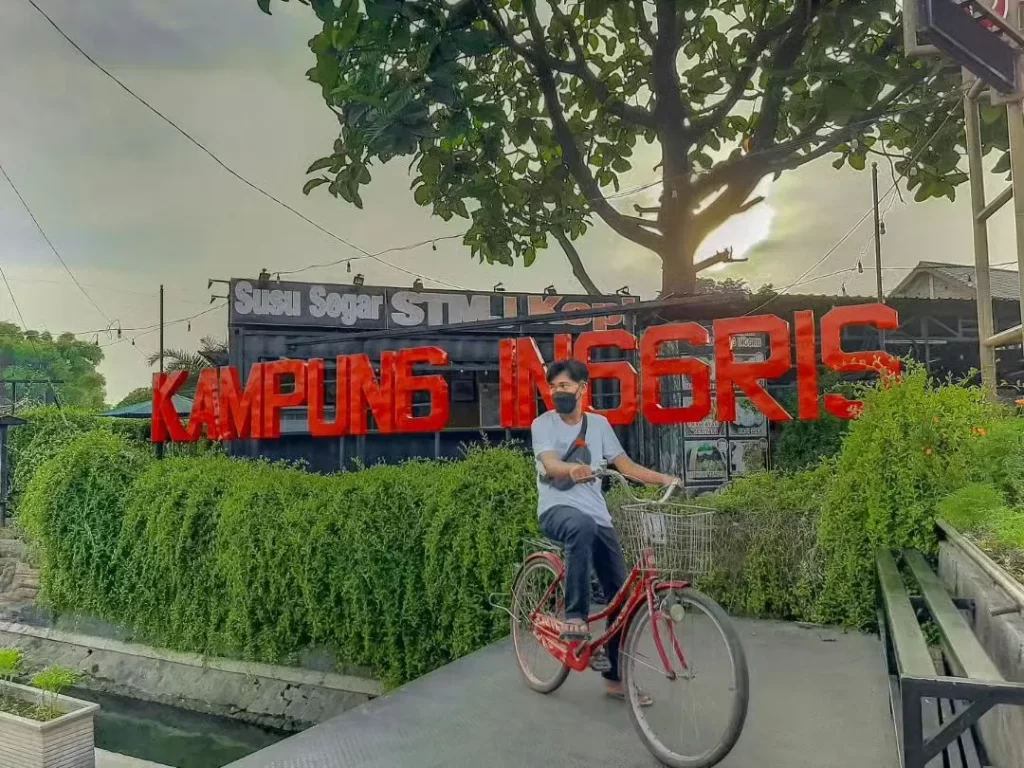 Temukan 5 alasan mengapa Kampung Inggris adalah destinasi utama untuk meningkatkan kemampuan Bahasa Inggrismu melalui metode unik, lingkungan yang mendukung, dan track record yang terbukti.